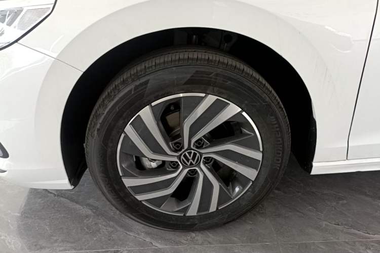 Used Volkswagen Bora 2026 200TSI DSG Yuexing Navigation Edition Left Front Wheel Hub