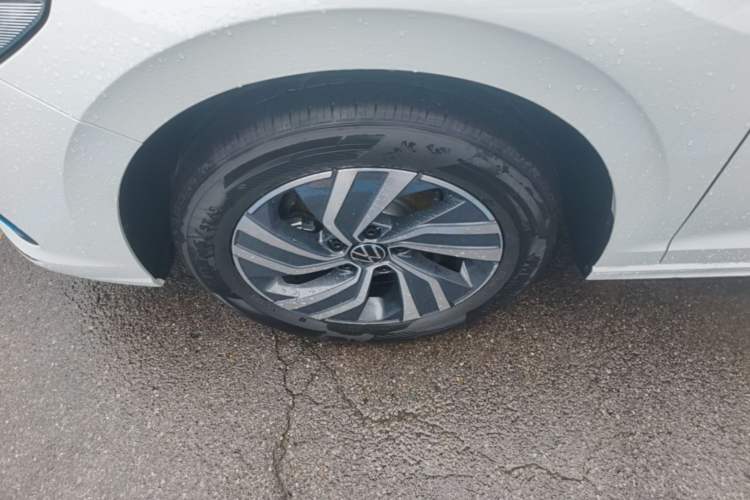 Used Volkswagen Bora 2026 200TSI DSG Yuexing Navigation Edition Left Front Wheel Hub