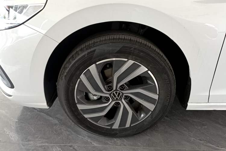 Used Volkswagen Bora 2026 200TSI DSG Yuexing Navigation Edition Left Front Wheel Hub