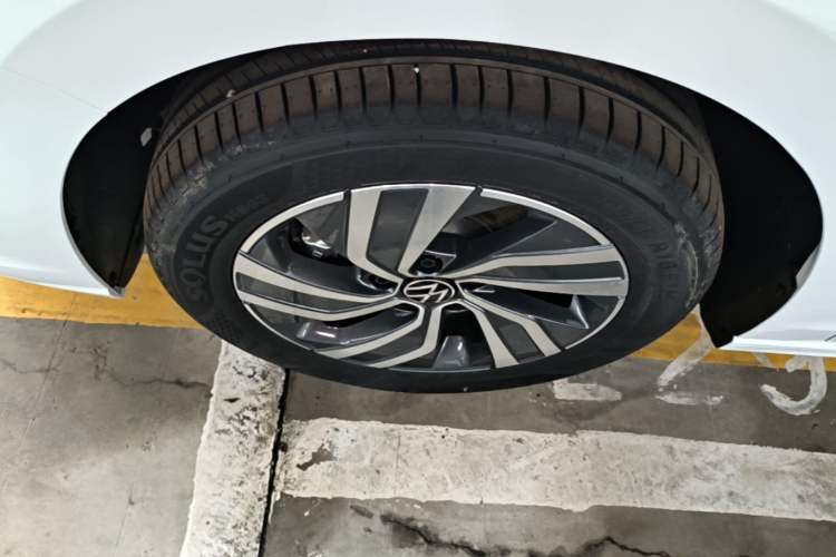Used Volkswagen Bora 2026 200TSI DSG Yuexing Navigation Edition Left Front Wheel Hub