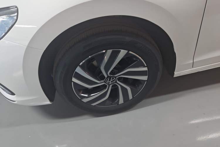 Used Volkswagen Bora 2026 200TSI DSG Yuexing Navigation Edition Left Front Wheel Hub