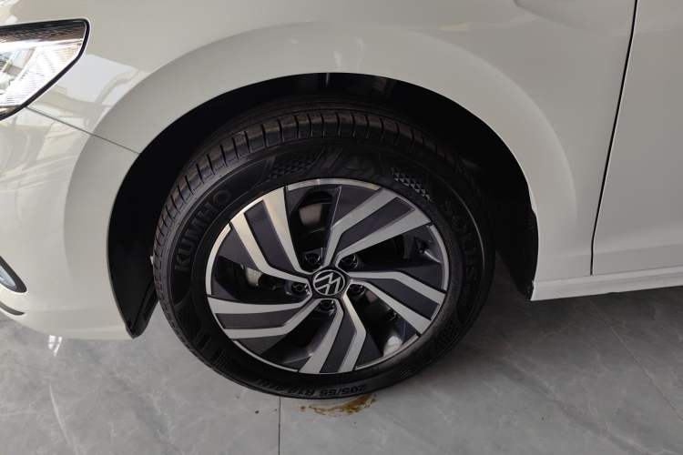 Used Volkswagen Bora 2026 200TSI DSG Yuexing Navigation Edition Left Front Wheel Hub