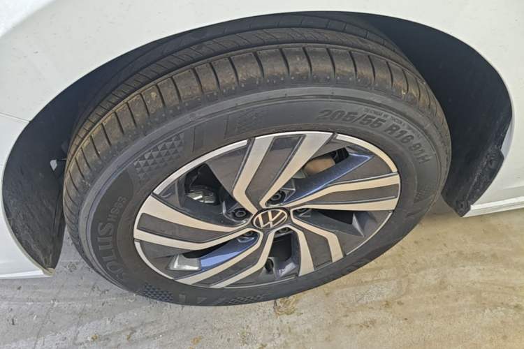 Used Volkswagen Bora 2026 200TSI DSG Yuexing Navigation Edition Left Front Wheel Hub