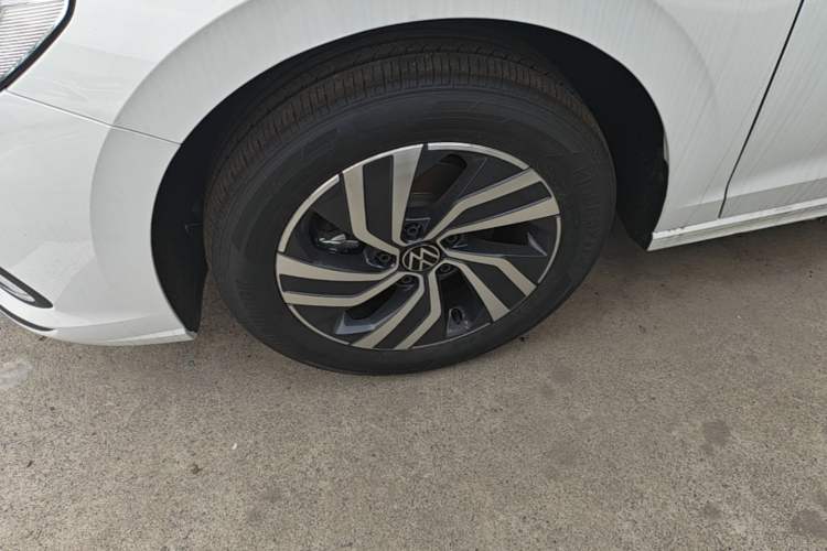 Used Volkswagen Bora 2026 200TSI DSG Yuexing Navigation Edition Left Front Wheel Hub