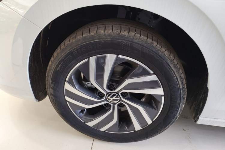 Used Volkswagen Bora 2026 200TSI DSG Yuexing Navigation Edition Left Front Wheel Hub