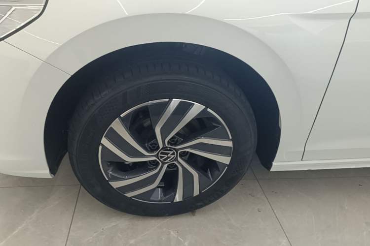 Used Volkswagen Bora 2026 200TSI DSG Yuexing Navigation Edition Left Front Wheel Hub