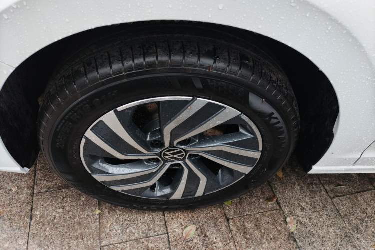 Used Volkswagen Bora 2026 200TSI DSG Yuexing Navigation Edition Left Front Wheel Hub