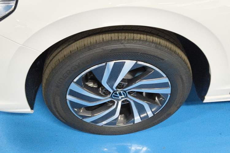 Used Volkswagen Bora 2026 200TSI DSG Yuexing Navigation Edition Left Front Wheel Hub