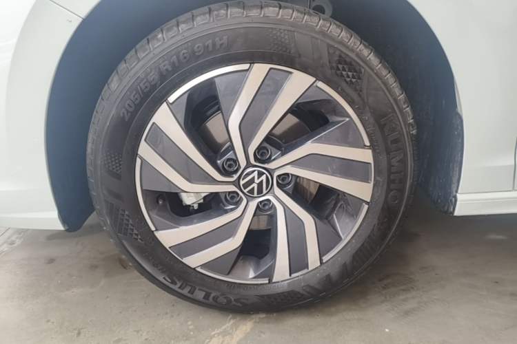 Used Volkswagen Bora 2026 200TSI DSG Yuexing Navigation Edition Left Front Wheel Hub