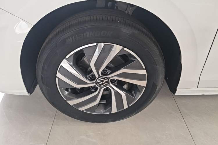 Used Volkswagen Bora 2026 200TSI DSG Yuexing Navigation Edition Left Front Wheel Hub