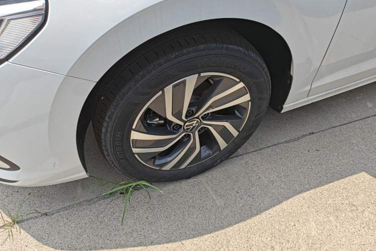 Used Volkswagen Bora 2026 200TSI DSG Yuexing Navigation Edition Left Front Wheel Hub