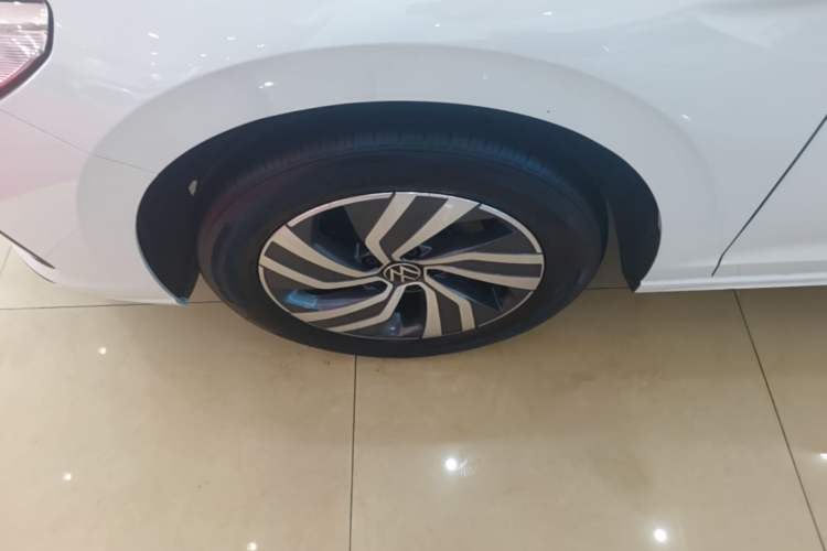 Used Volkswagen Bora 2026 200TSI DSG Yuexing Navigation Edition Left Front Wheel Hub