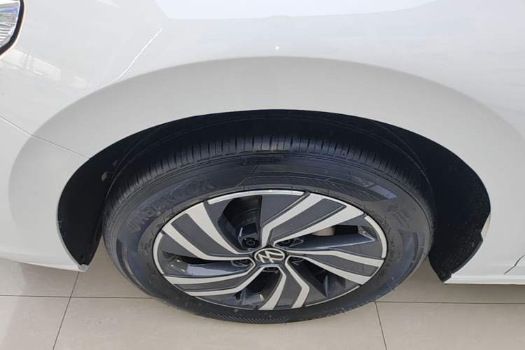 Used Volkswagen Bora 2026 200TSI DSG Yuexing Navigation Edition Left Front Wheel Hub