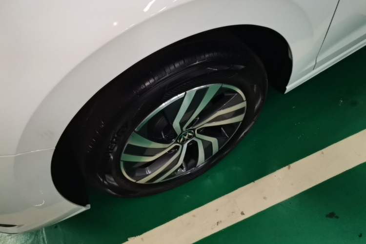 Used Volkswagen Bora 2026 200TSI DSG Yuexing Navigation Edition Left Front Wheel Hub