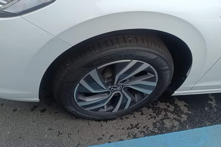 Used Volkswagen Bora 2026 200TSI DSG Yuexing Navigation Edition Left Front Wheel Hub