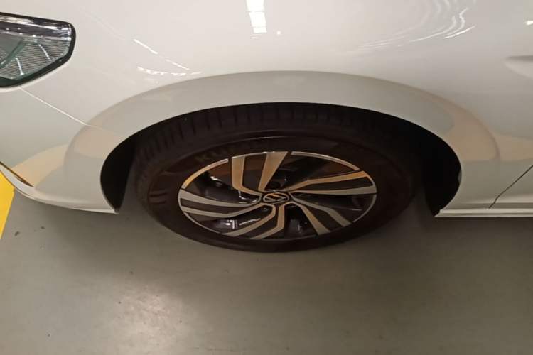 Used Volkswagen Bora 2026 200TSI DSG Yuexing Navigation Edition Left Front Wheel Hub