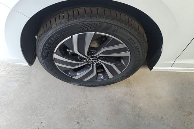 Used Volkswagen Bora 2026 200TSI DSG Yuexing Navigation Edition Left Front Wheel Hub