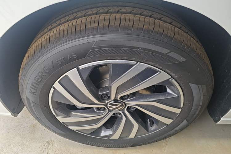 Used Volkswagen Bora 2026 200TSI DSG Yuexing Navigation Edition Left Front Wheel Hub