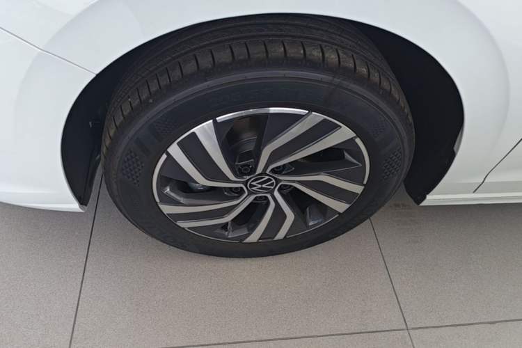 Used Volkswagen Bora 2026 200TSI DSG Yuexing Navigation Edition Left Front Wheel Hub