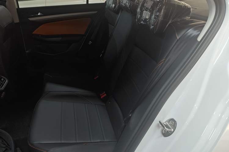 Used Volkswagen Bora 2026 200TSI DSG Yuexing Navigation Edition Left Rear Seat