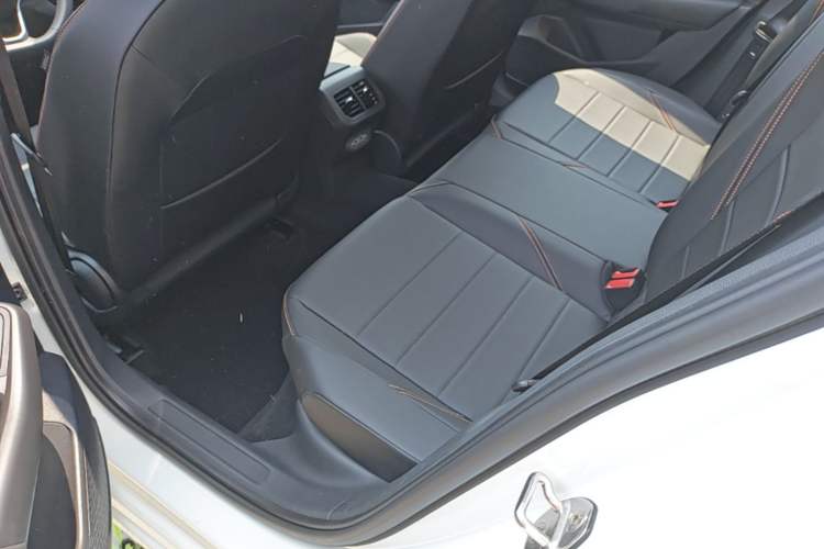 Used Volkswagen Bora 2026 200TSI DSG Yuexing Navigation Edition Left Rear Seat