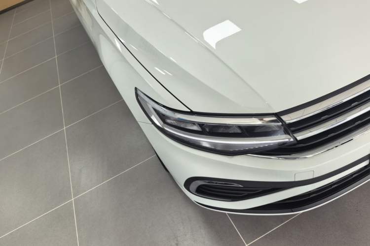 Used Volkswagen Bora 2026 200TSI DSG Yuexing Navigation Edition Right Front Headlight