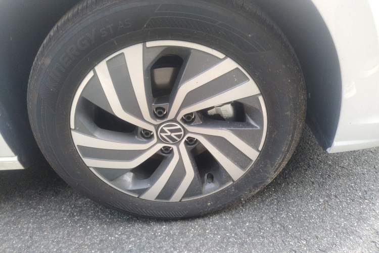 Used Volkswagen Bora 2026 200TSI DSG Yuexing Navigation Edition Right Front Wheel Hub