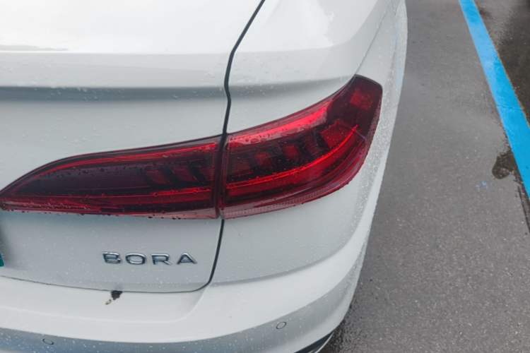 Used Volkswagen Bora 2026 200TSI DSG Yuexing Navigation Edition Right Rear Taillight