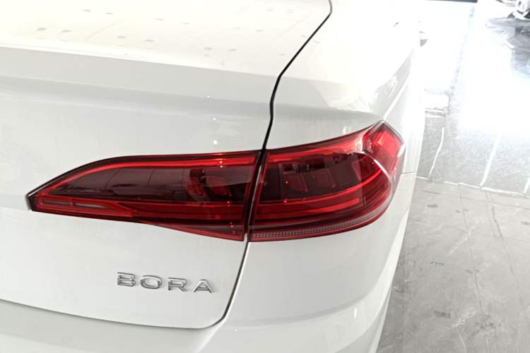 Used Volkswagen Bora 2026 200TSI DSG Yuexing Navigation Edition Right Rear Taillight
