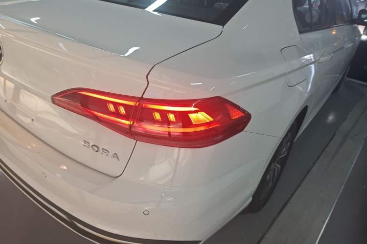 Used Volkswagen Bora 2026 200TSI DSG Yuexing Navigation Edition Right Rear Taillight