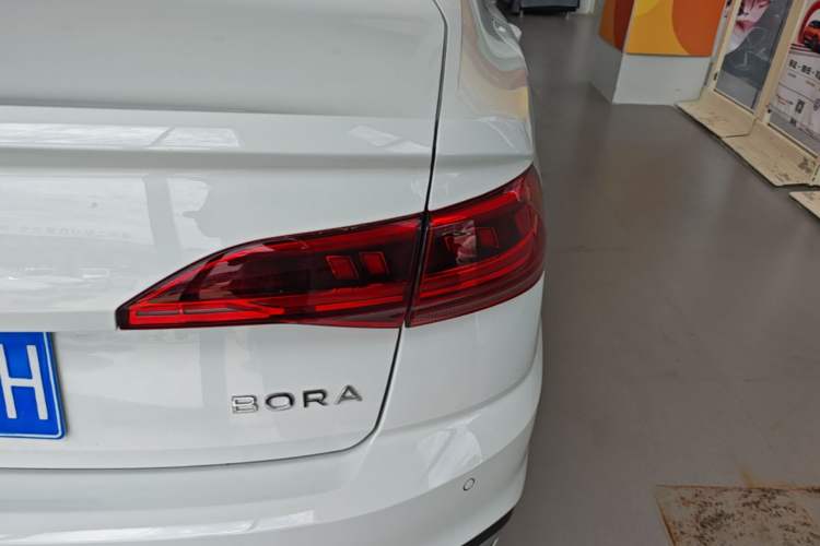 Used Volkswagen Bora 2026 200TSI DSG Yuexing Navigation Edition Right Rear Taillight