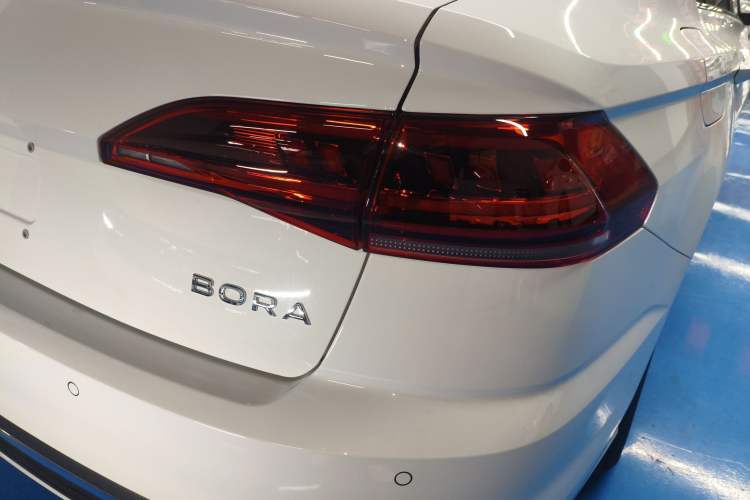 Used Volkswagen Bora 2026 200TSI DSG Yuexing Navigation Edition Right Rear Taillight