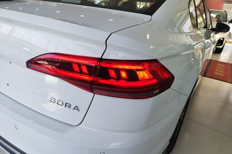Used Volkswagen Bora 2026 200TSI DSG Yuexing Navigation Edition Right Rear Taillight