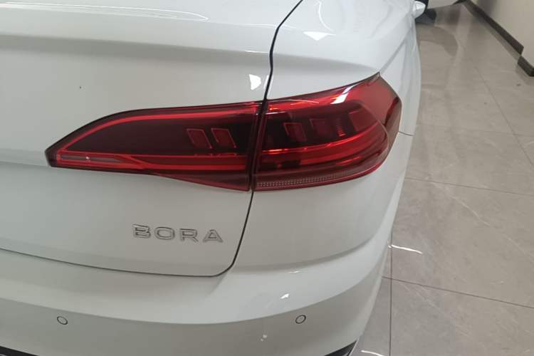 Used Volkswagen Bora 2026 200TSI DSG Yuexing Navigation Edition Right Rear Taillight