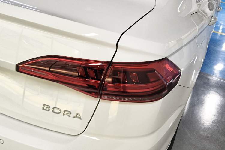 Used Volkswagen Bora 2026 200TSI DSG Yuexing Navigation Edition Right Rear Taillight