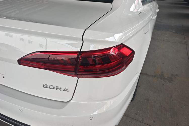 Used Volkswagen Bora 2026 200TSI DSG Yuexing Navigation Edition Right Rear Taillight