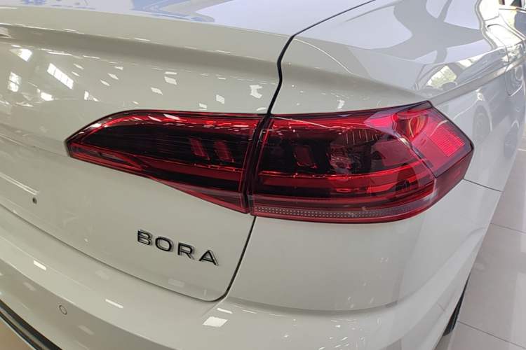 Used Volkswagen Bora 2026 200TSI DSG Yuexing Navigation Edition Right Rear Taillight