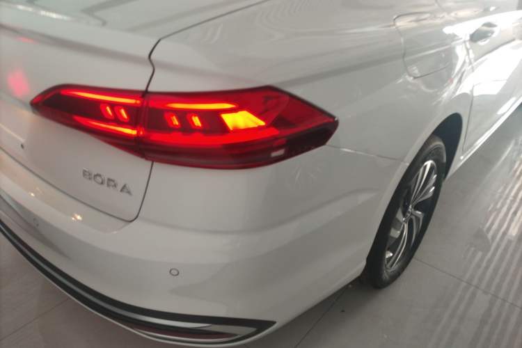 Used Volkswagen Bora 2026 200TSI DSG Yuexing Navigation Edition Right Rear Taillight