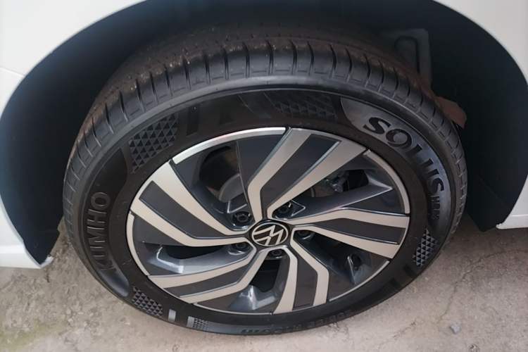 Used Volkswagen Bora 2026 200TSI DSG Yuexing Navigation Edition Right Rear Wheel Hub