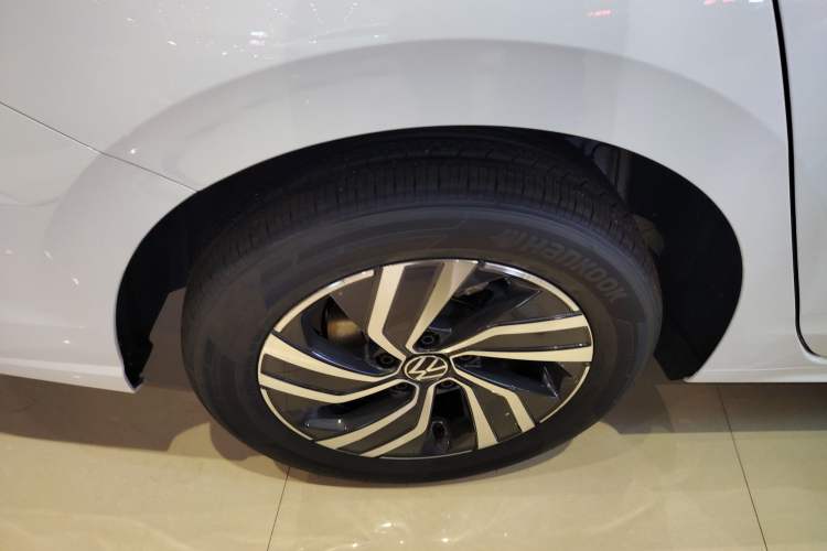 Used Volkswagen Bora 2026 200TSI DSG Yuexing Navigation Edition Right Rear Wheel Hub
