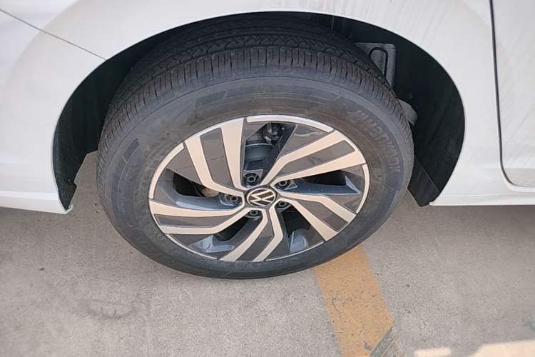 Used Volkswagen Bora 2026 200TSI DSG Yuexing Navigation Edition Right Rear Wheel Hub