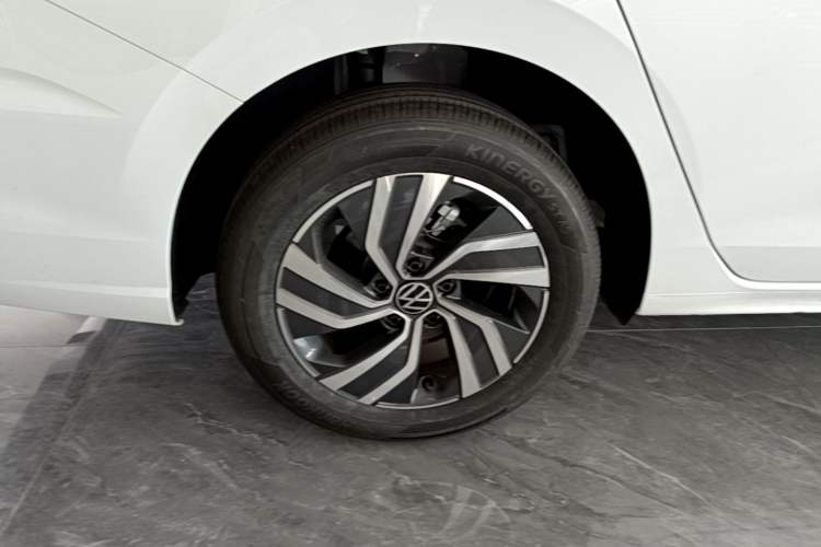 Used Volkswagen Bora 2026 200TSI DSG Yuexing Navigation Edition Right Rear Wheel Hub