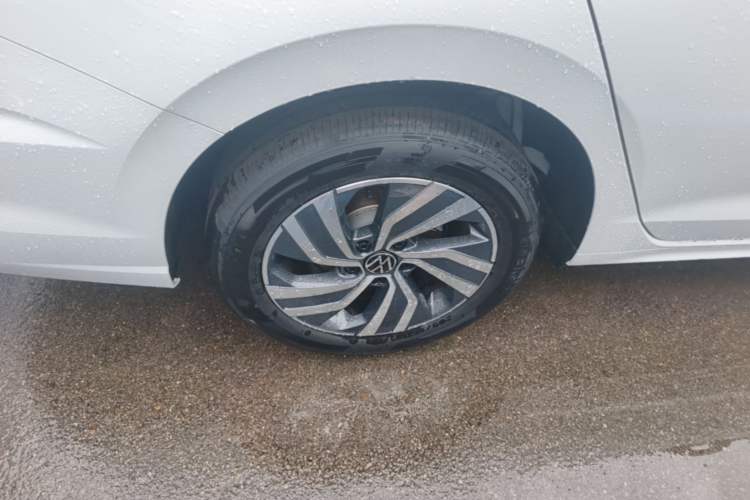 Used Volkswagen Bora 2026 200TSI DSG Yuexing Navigation Edition Right Rear Wheel Hub