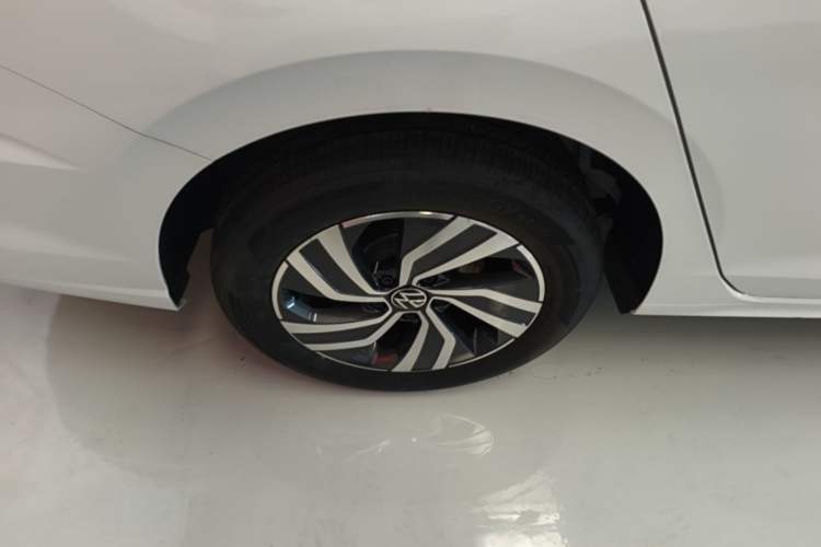 Used Volkswagen Bora 2026 200TSI DSG Yuexing Navigation Edition Right Rear Wheel Hub