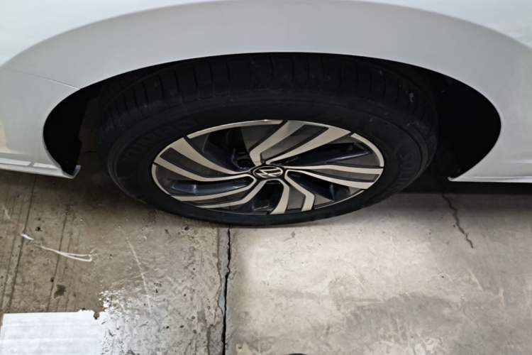 Used Volkswagen Bora 2026 200TSI DSG Yuexing Navigation Edition Right Rear Wheel Hub