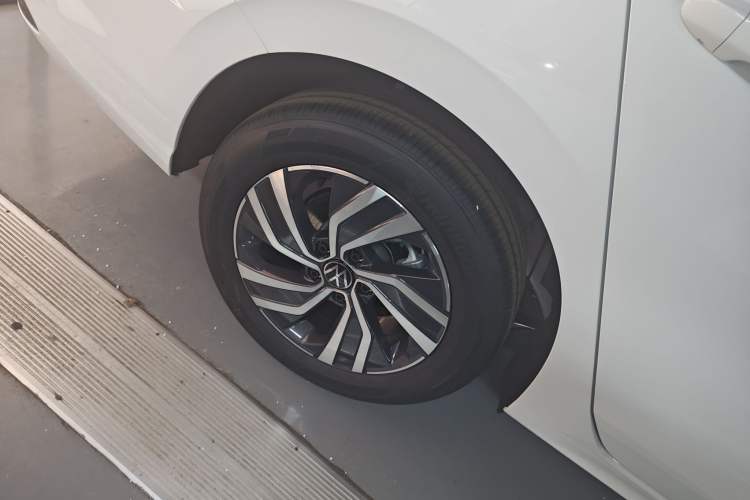 Used Volkswagen Bora 2026 200TSI DSG Yuexing Navigation Edition Right Rear Wheel Hub