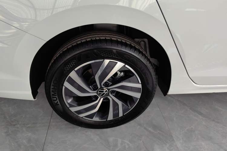 Used Volkswagen Bora 2026 200TSI DSG Yuexing Navigation Edition Right Rear Wheel Hub