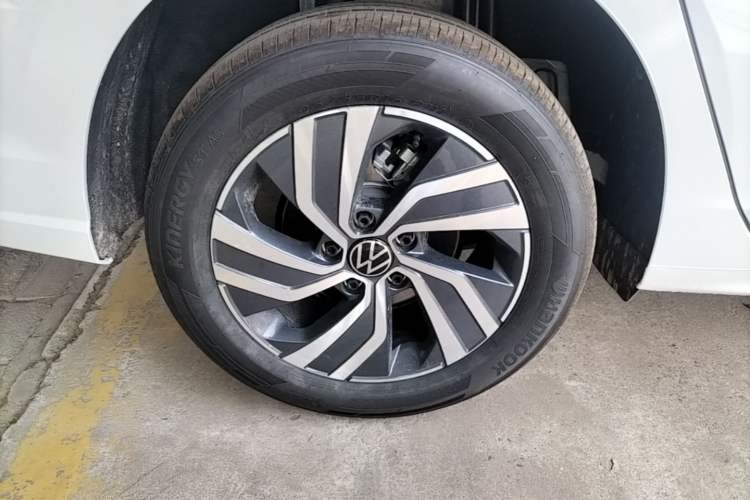 Used Volkswagen Bora 2026 200TSI DSG Yuexing Navigation Edition Right Rear Wheel Hub