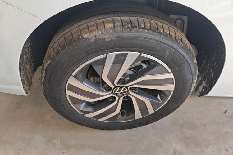 Used Volkswagen Bora 2026 200TSI DSG Yuexing Navigation Edition Right Rear Wheel Hub