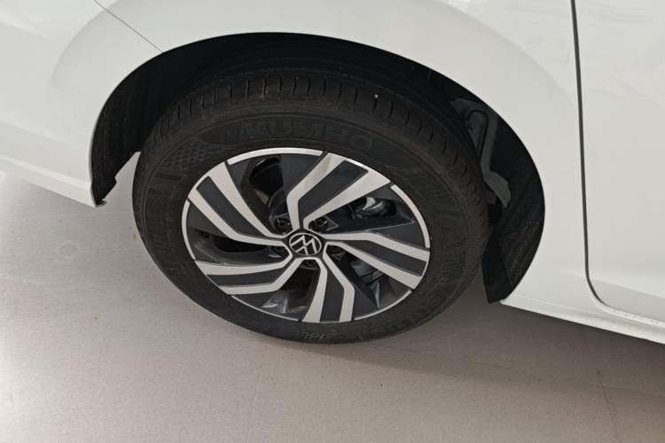 Used Volkswagen Bora 2026 200TSI DSG Yuexing Navigation Edition Right Rear Wheel Hub